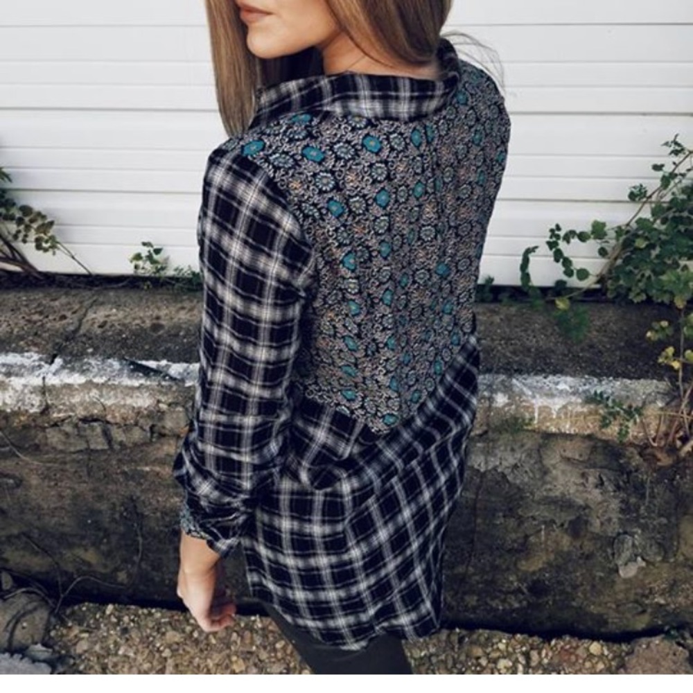 Gorgeous Plaid & Floral Button Down NWT Size M